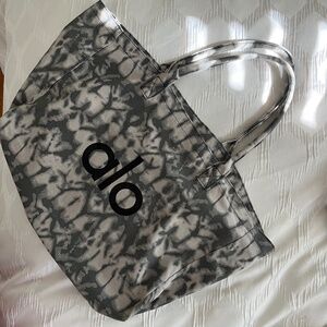 Alo Tote